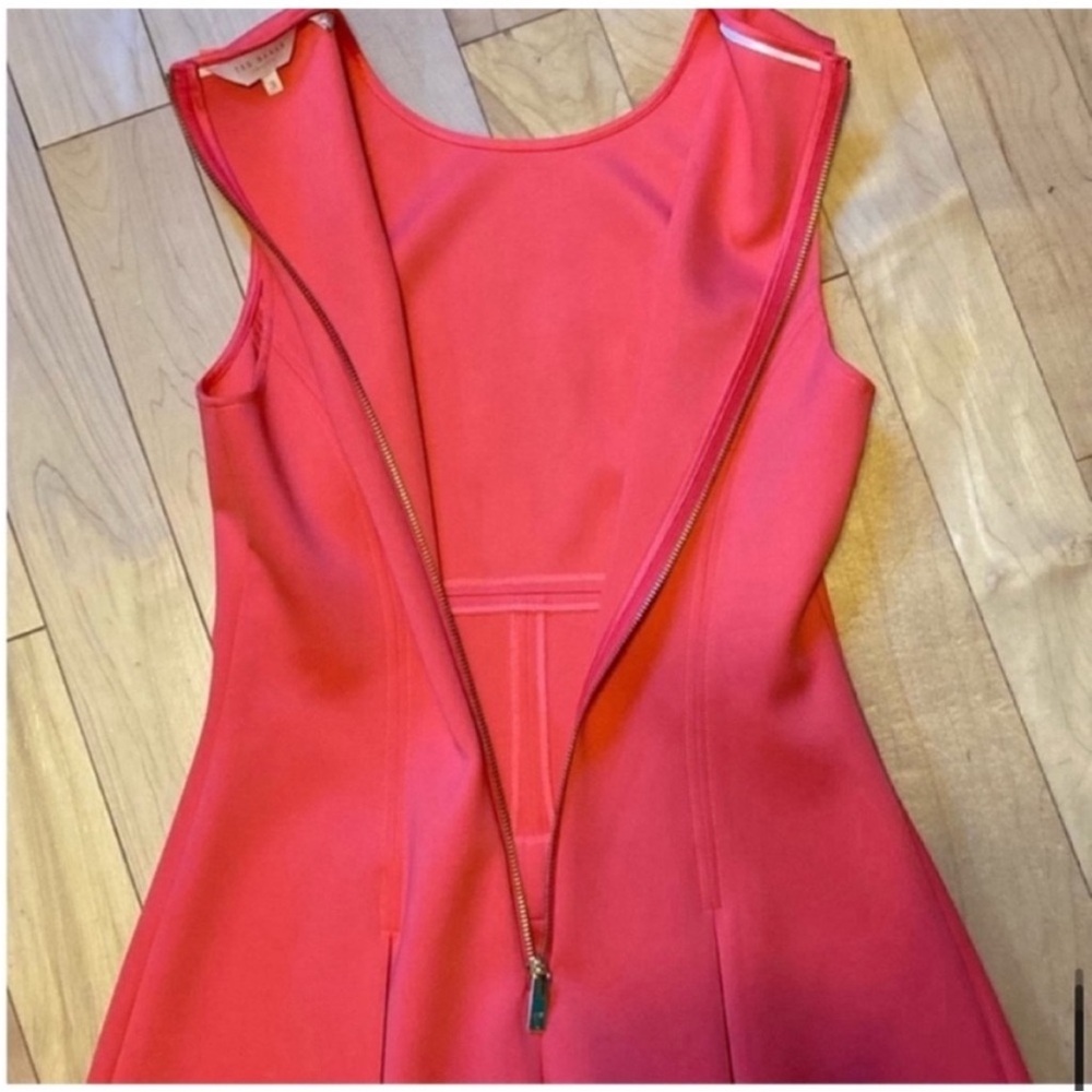 Ted Baker Coral sleeveless skater style dress exposed back gold zipper size 8-10 - Picture 12 of 13